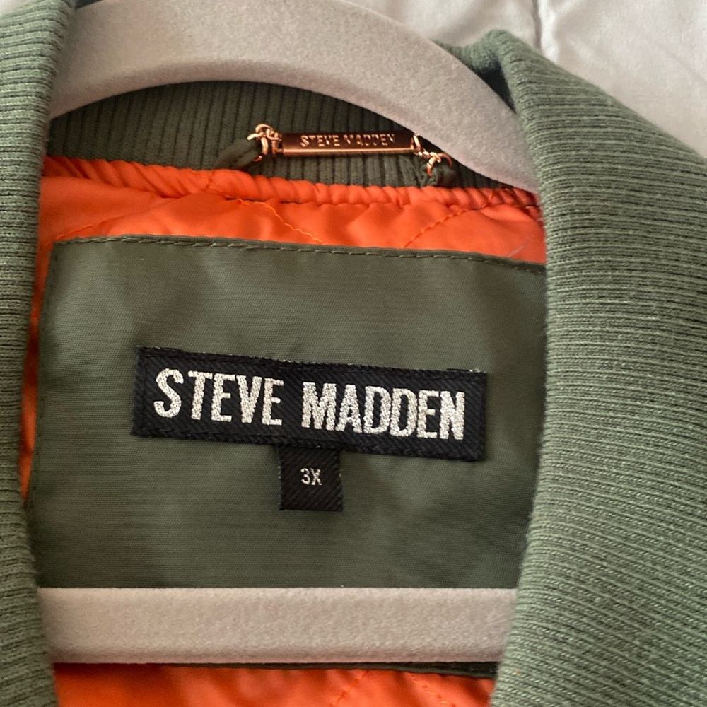 Barely worn bomber jacket Olive Green